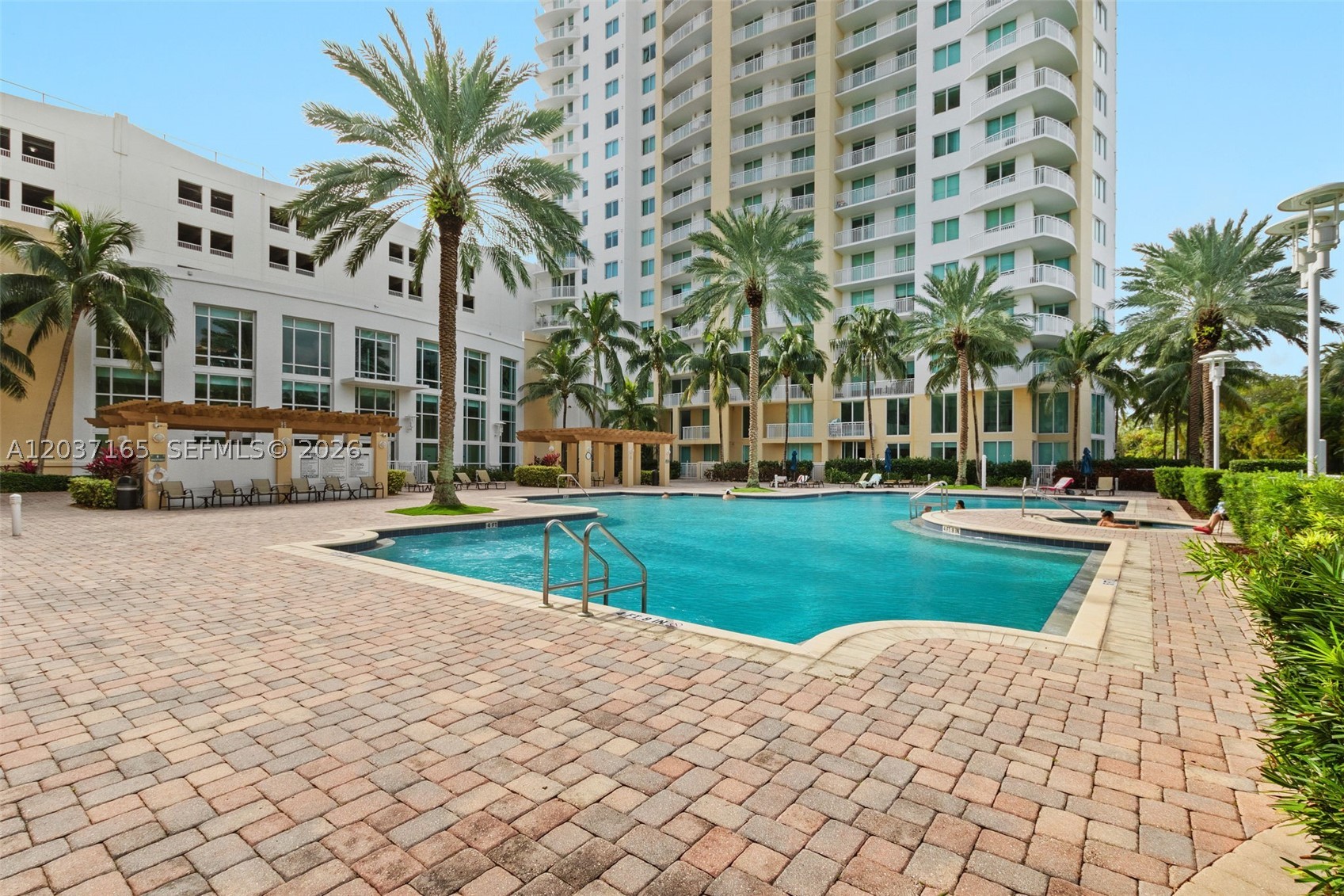 DUO CONDOMINIUM EAST - Residential