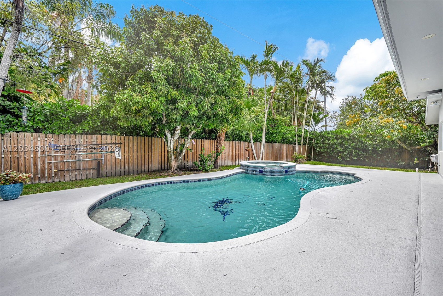 CORAL REEF ESTATES - Residential
