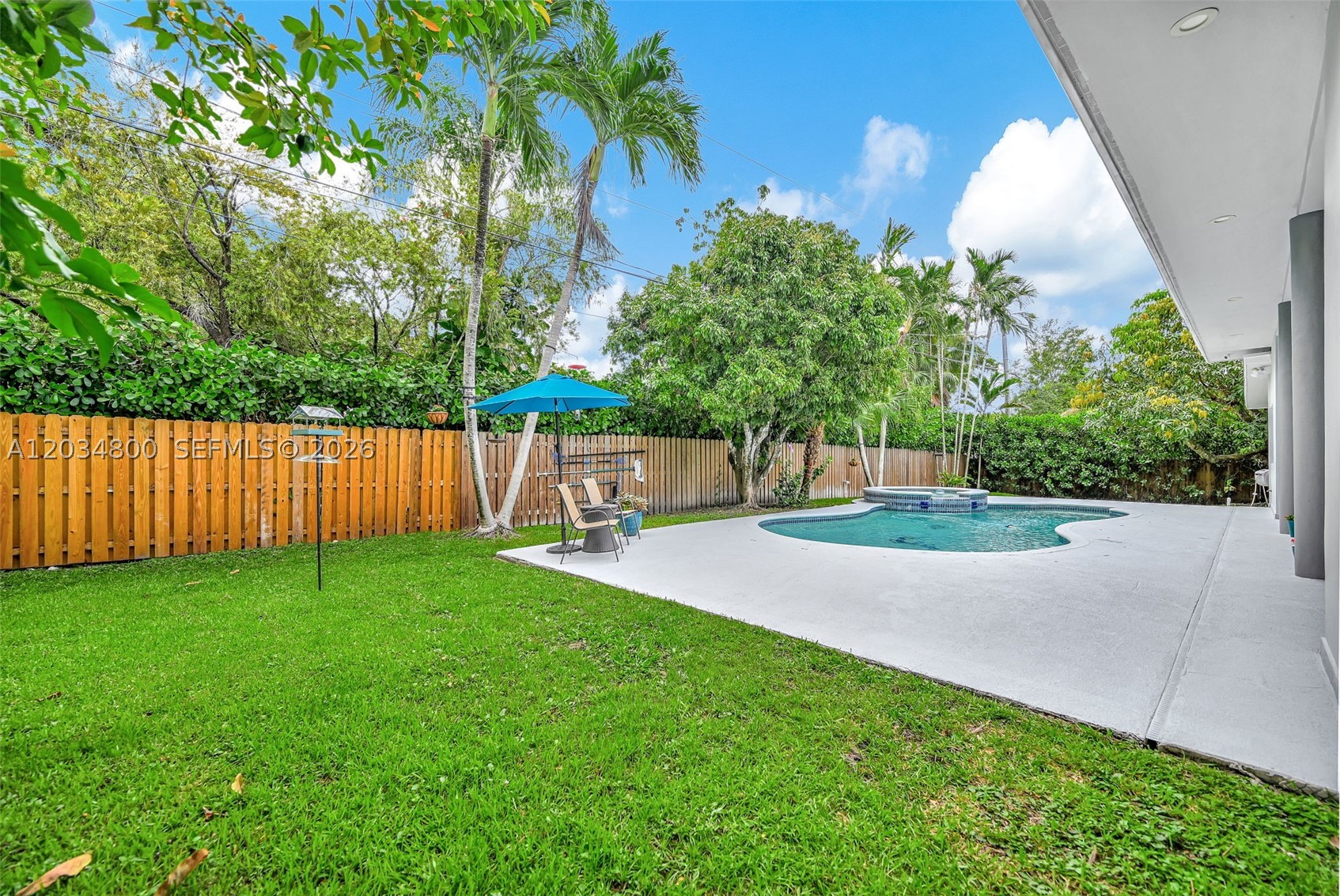 CORAL REEF ESTATES - Residential