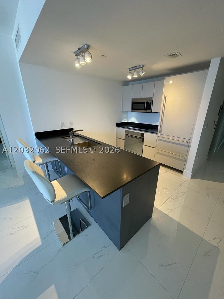 1010 BRICKELL CONDO - Residential Lease