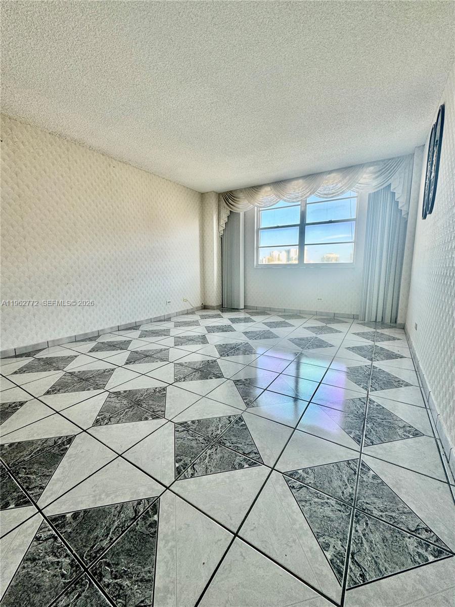 WINSTON TOWERS 200 - Residential