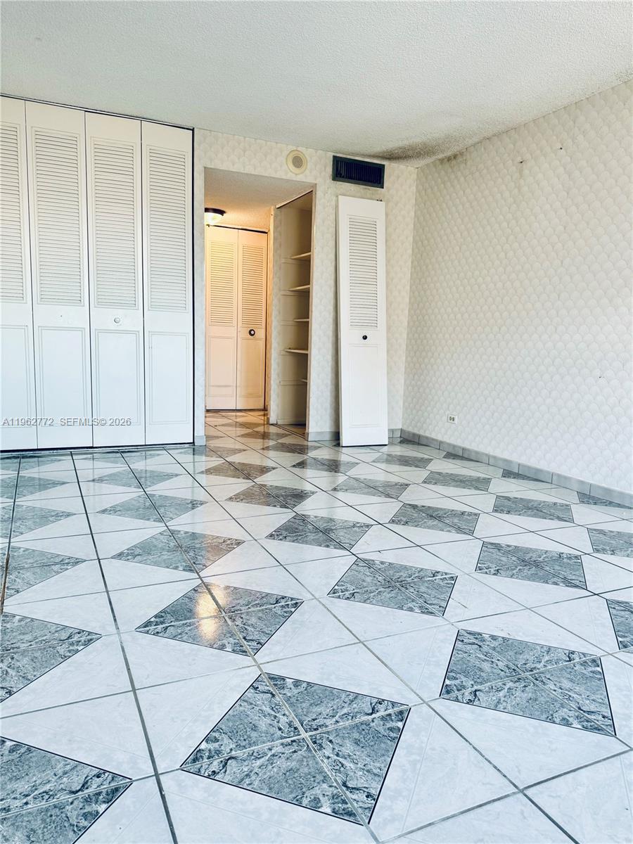 WINSTON TOWERS 200 - Residential