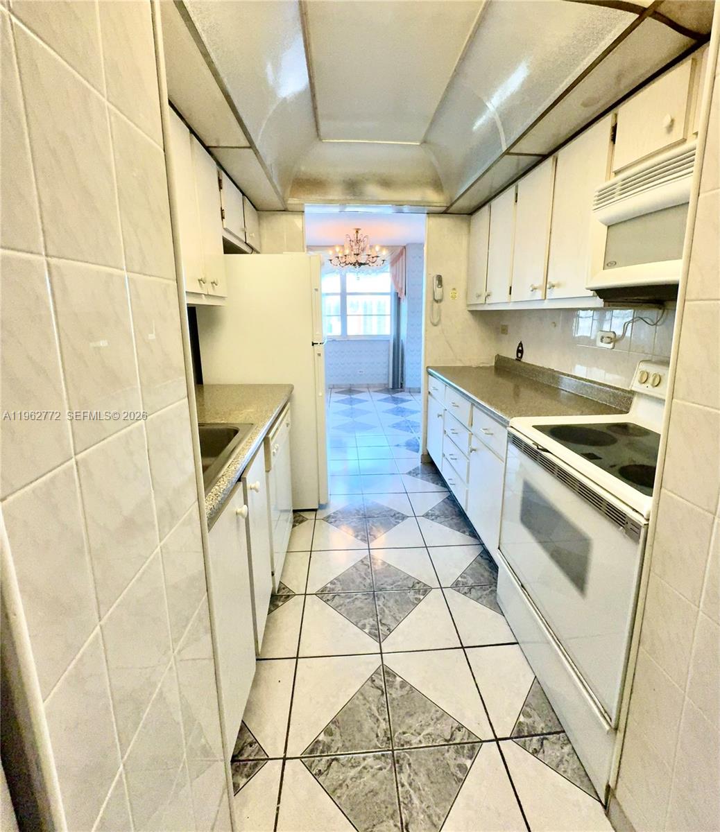 WINSTON TOWERS 200 - Residential