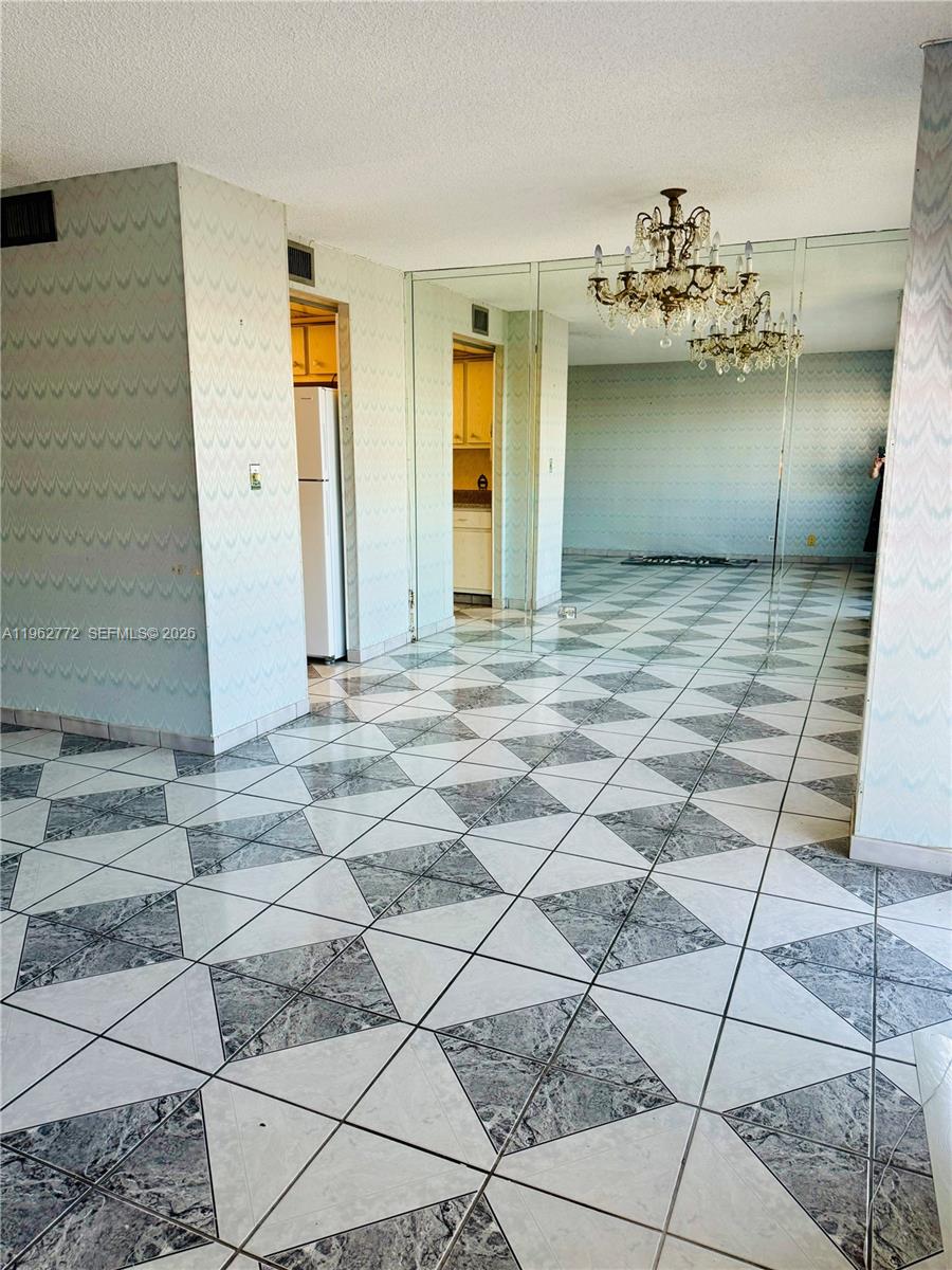 WINSTON TOWERS 200 - Residential