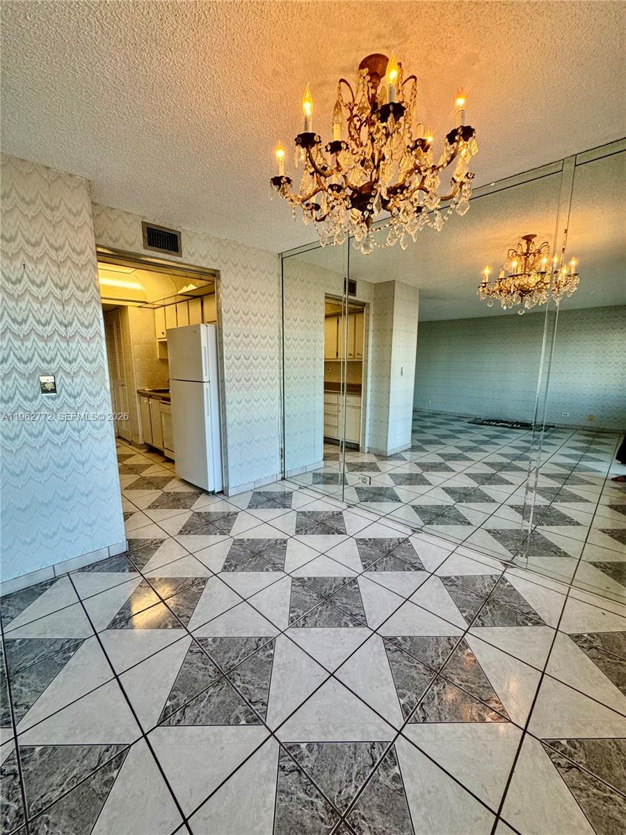 WINSTON TOWERS 200 - Residential