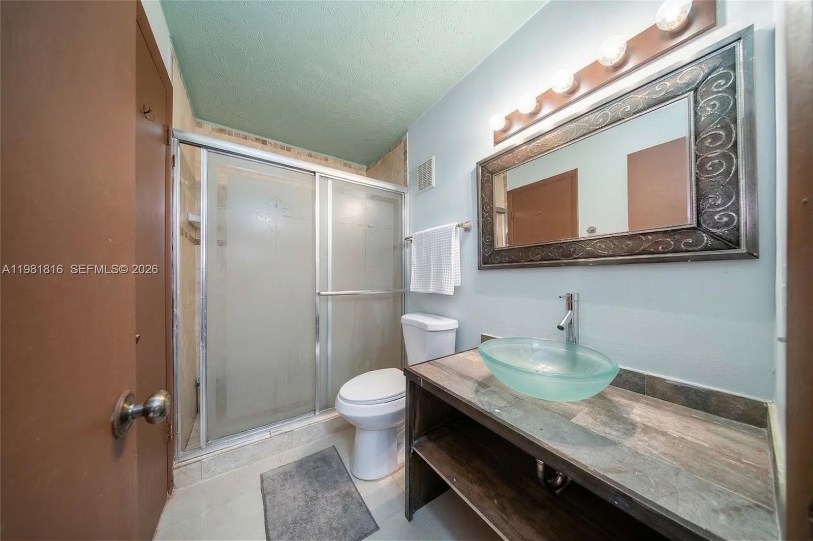 LAGUNA CONDO - Residential