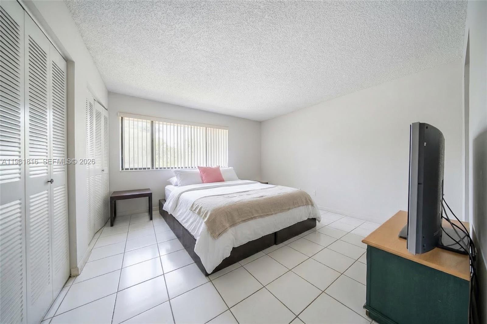LAGUNA CONDO - Residential