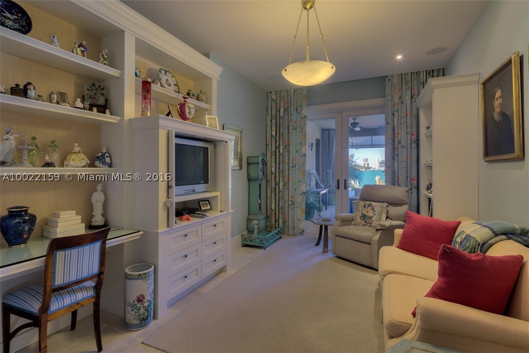 San Marino Island - Residential