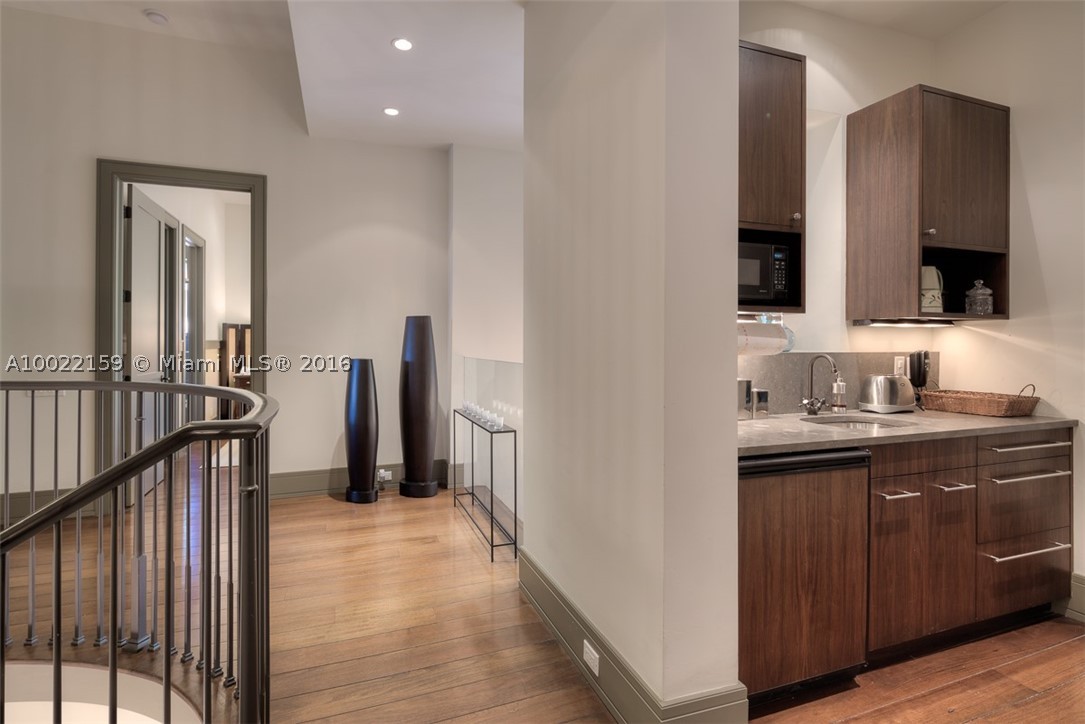 San Marino Island - Residential
