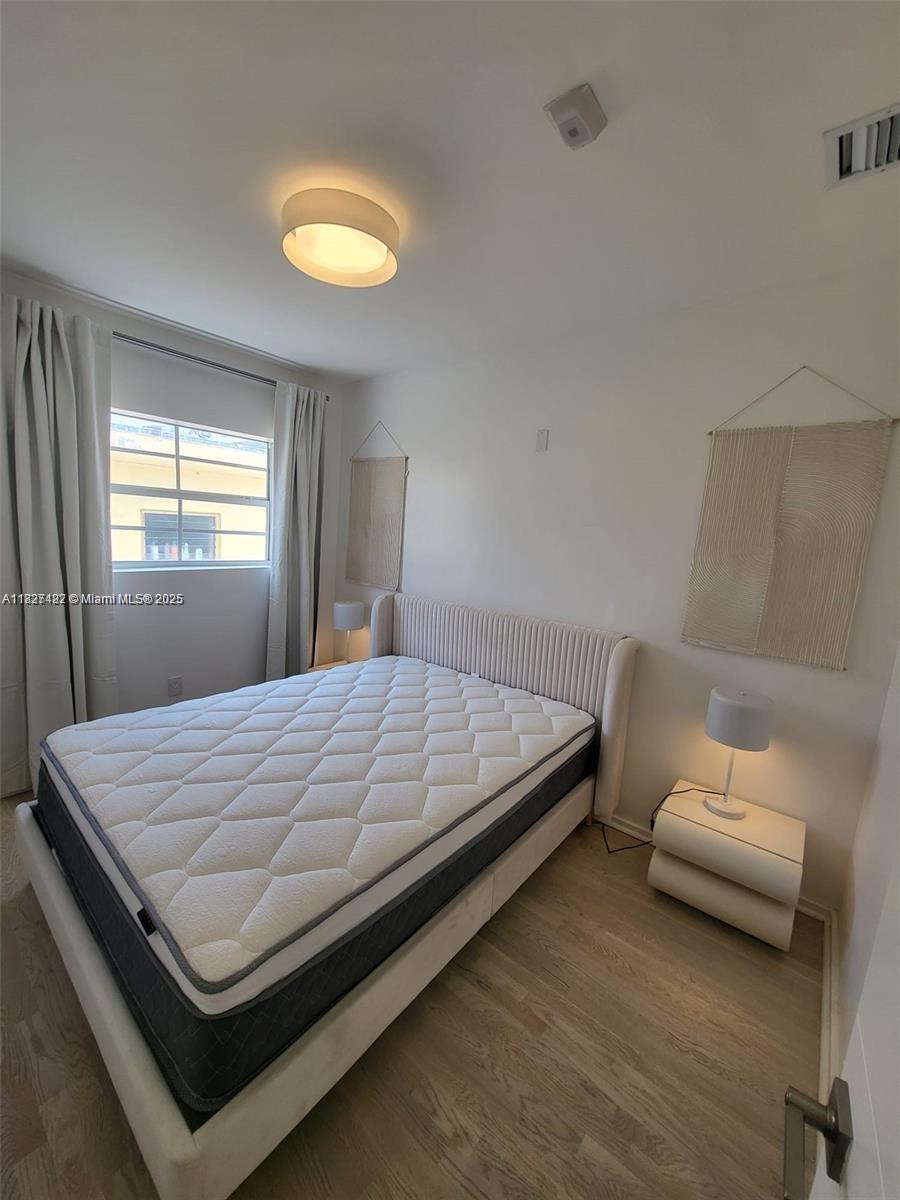 FIRST DECO CONDO - Residential