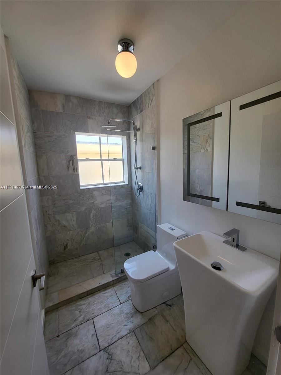 FIRST DECO CONDO - Residential