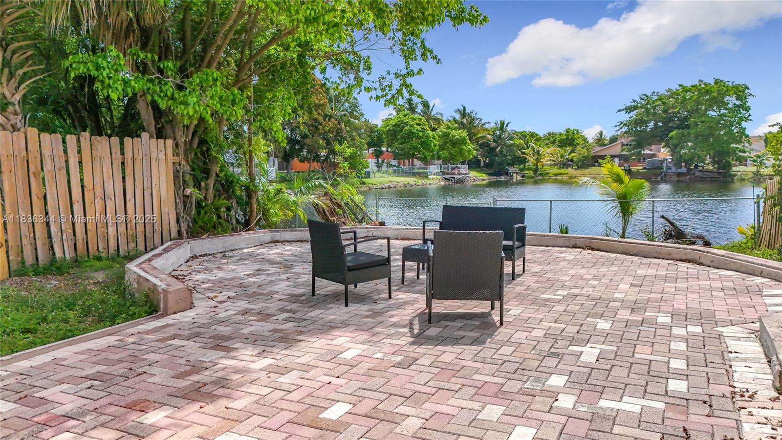 NORTH LAUDERDALE VILLAGE - Residential
