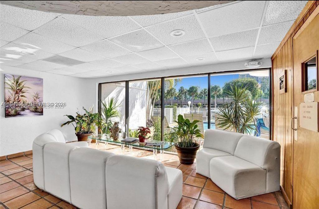 CRICKET CLUBHOUSE CONDO - Residential