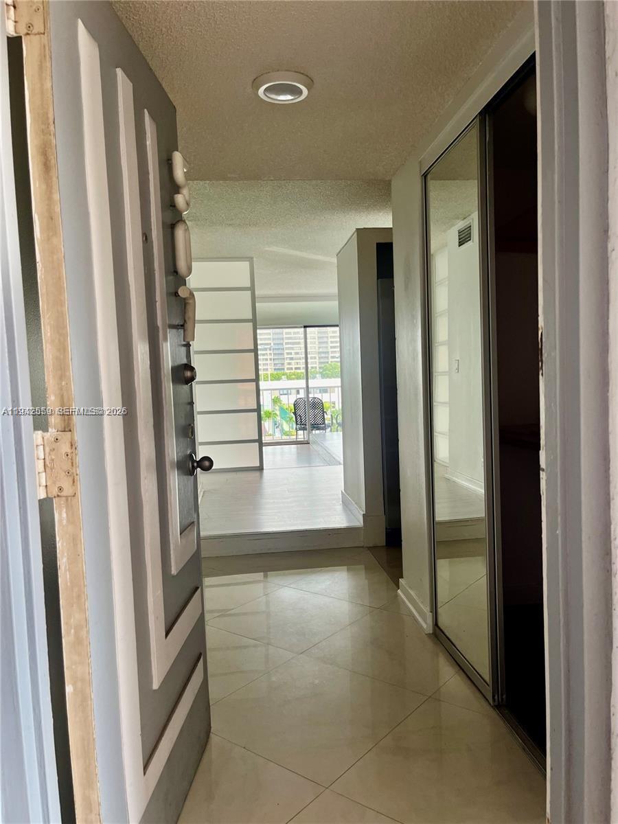 Apartment on the 5th floor. It has a spectacular view! The unit comes with tenant. $$$, perfect for investors. Please send me a text when you want to show the unit.
