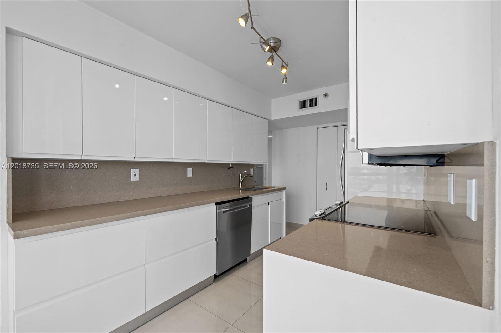 MYSTIC POINTE CONDO NO TW - Residential Lease