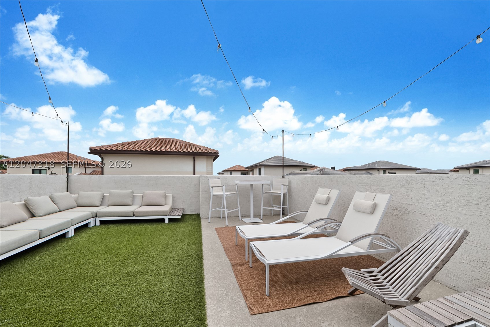 DOWNTOWN DORAL SOUTH PHAS - Residential