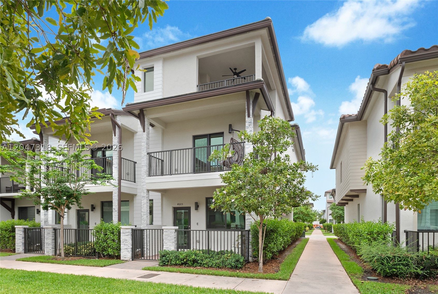 DOWNTOWN DORAL SOUTH PHAS - Residential