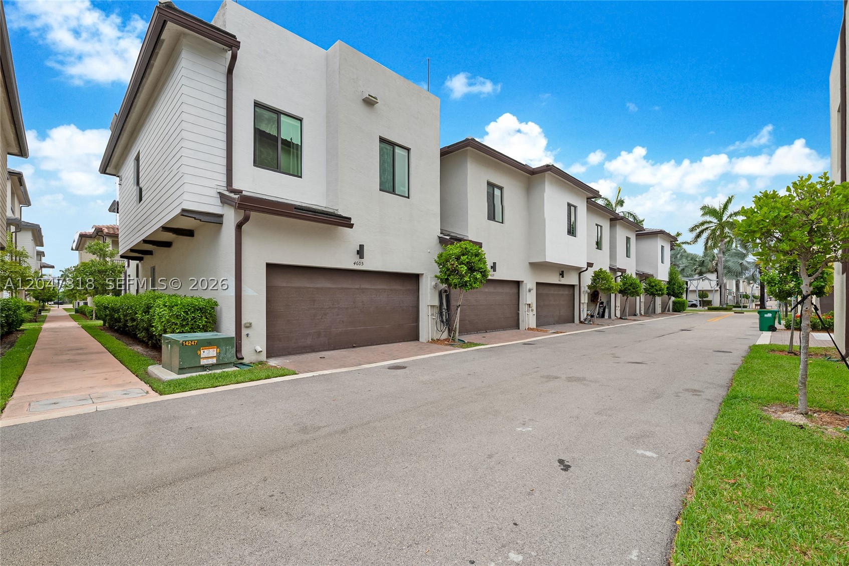 DOWNTOWN DORAL SOUTH PHAS - Residential
