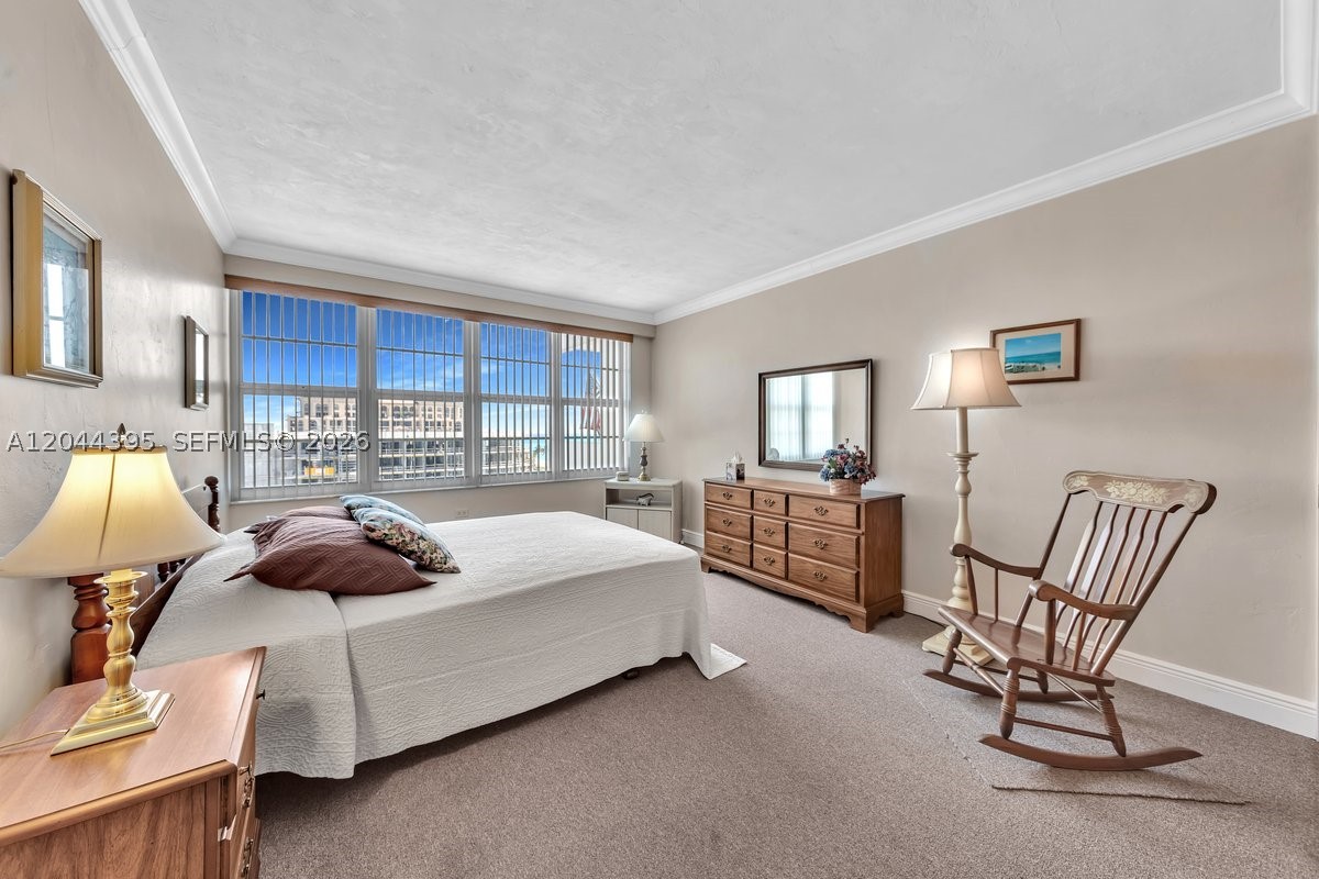HOLLYWOOD TOWERS CONDO - Residential