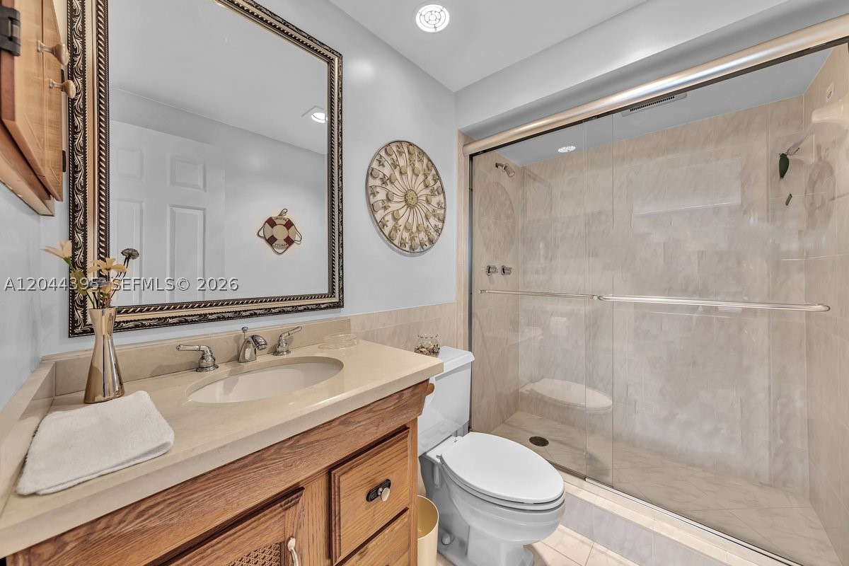 HOLLYWOOD TOWERS CONDO - Residential