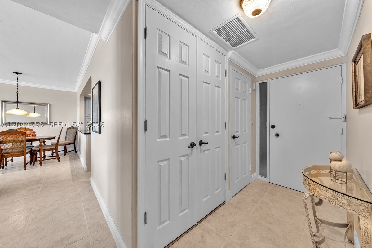 HOLLYWOOD TOWERS CONDO - Residential