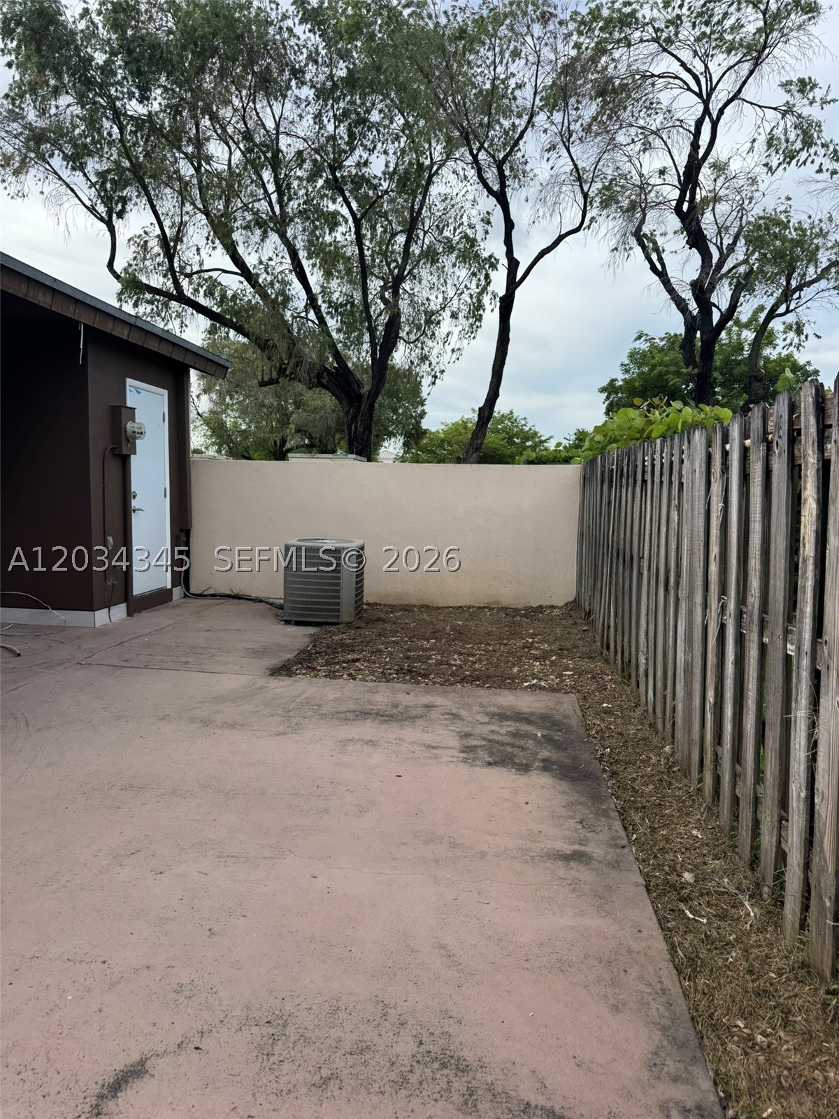 DEVON-AIRE VILLAS SEC 10 - Residential