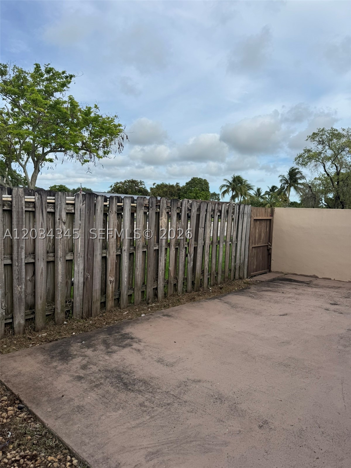 DEVON-AIRE VILLAS SEC 10 - Residential