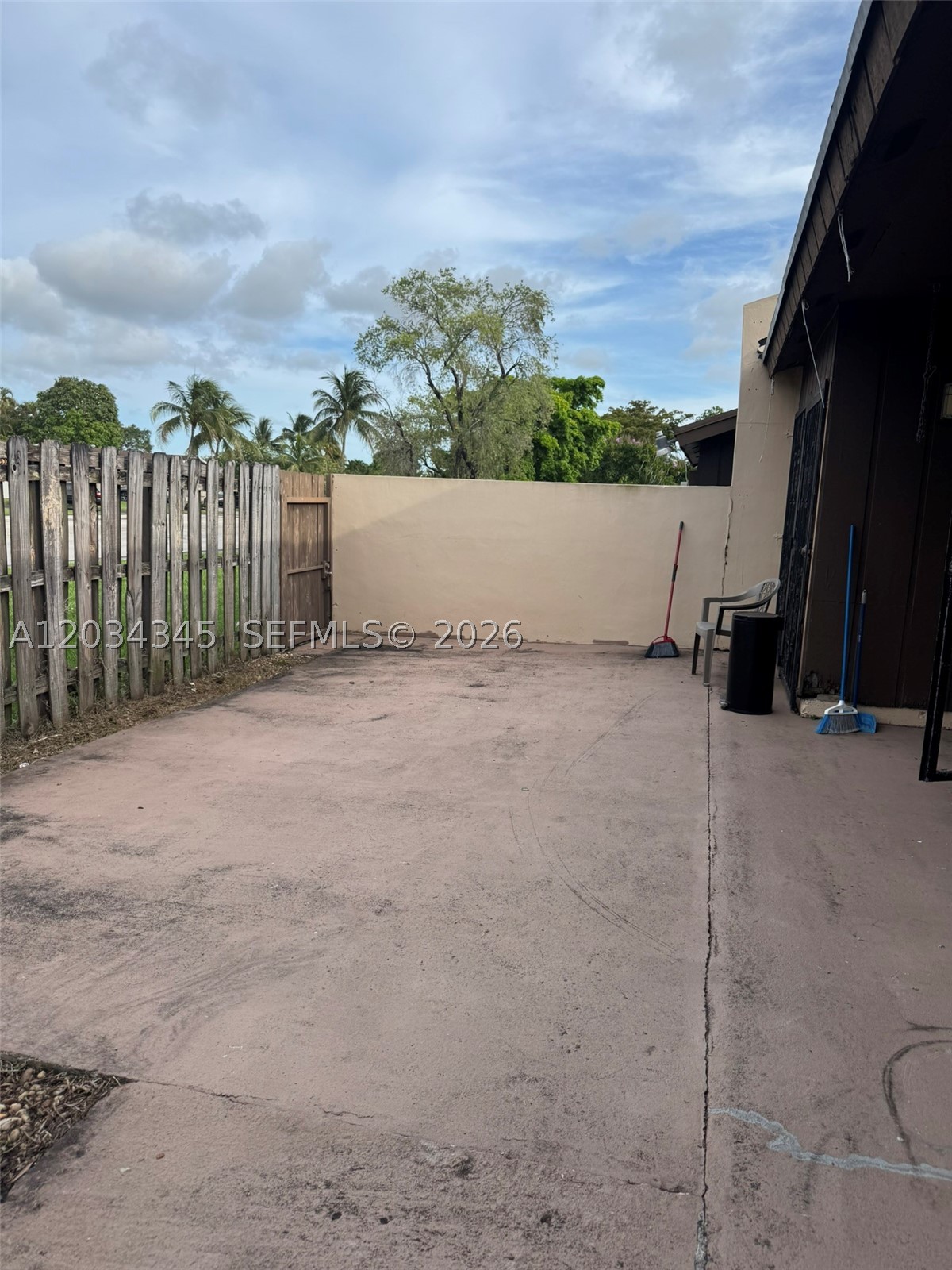 DEVON-AIRE VILLAS SEC 10 - Residential