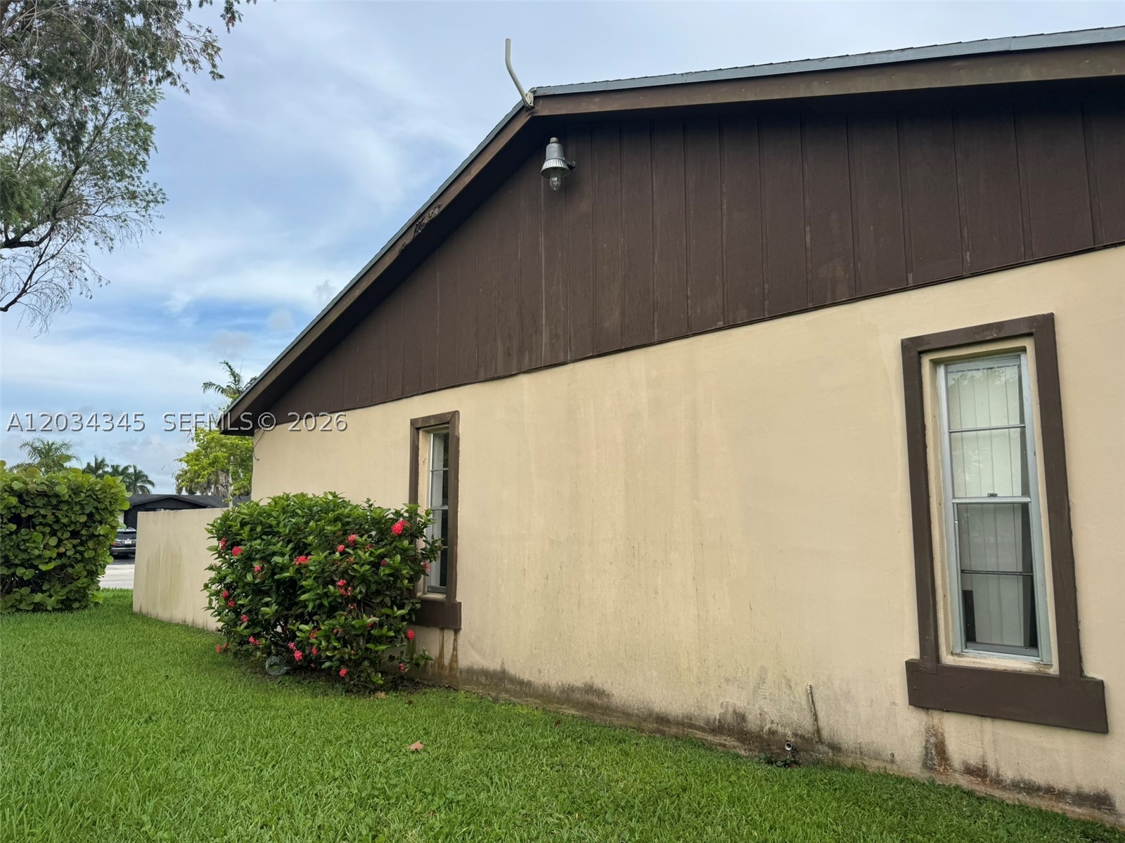 DEVON-AIRE VILLAS SEC 10 - Residential