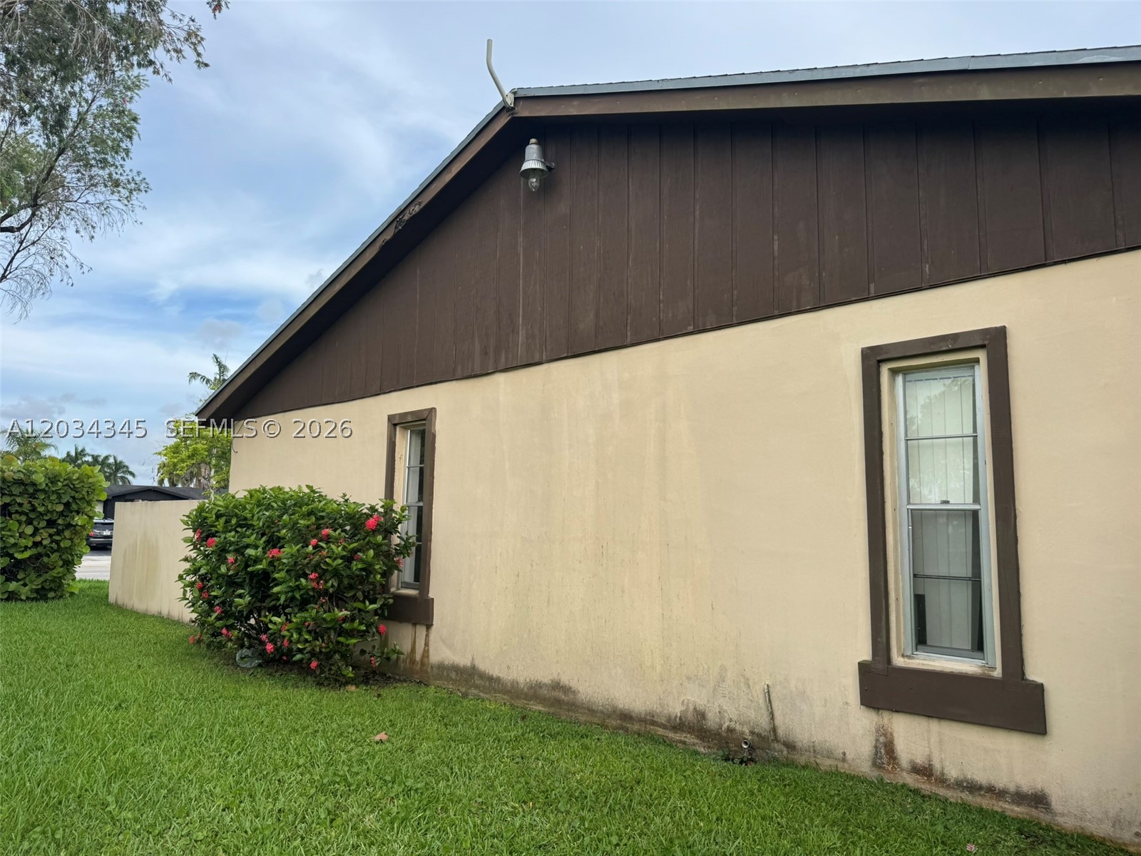 DEVON-AIRE VILLAS SEC 10 - Residential