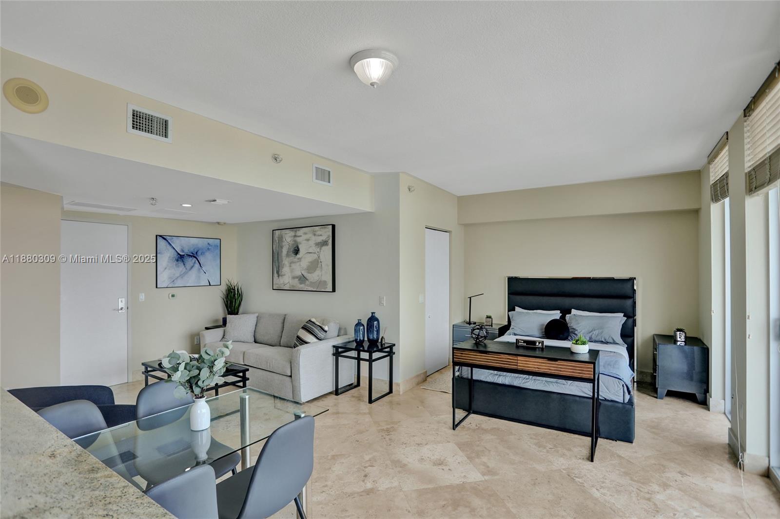 LATITUDE ON THE RIVER CON - Residential