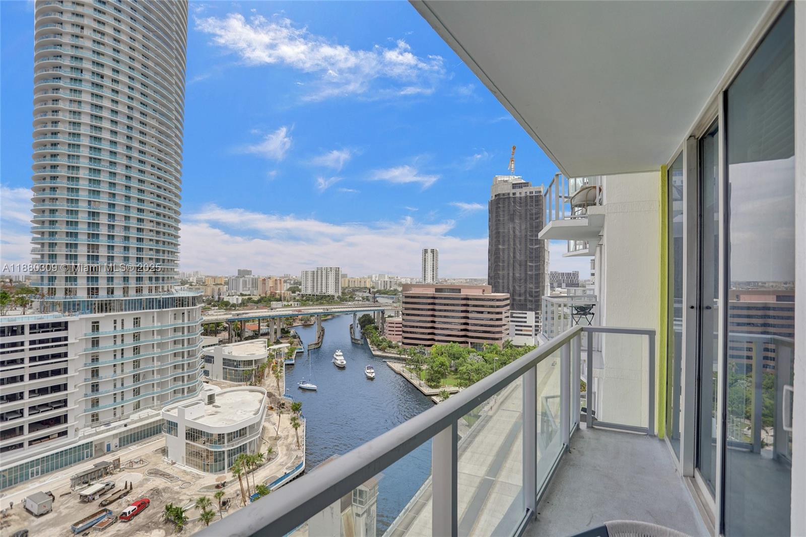 LATITUDE ON THE RIVER CON - Residential