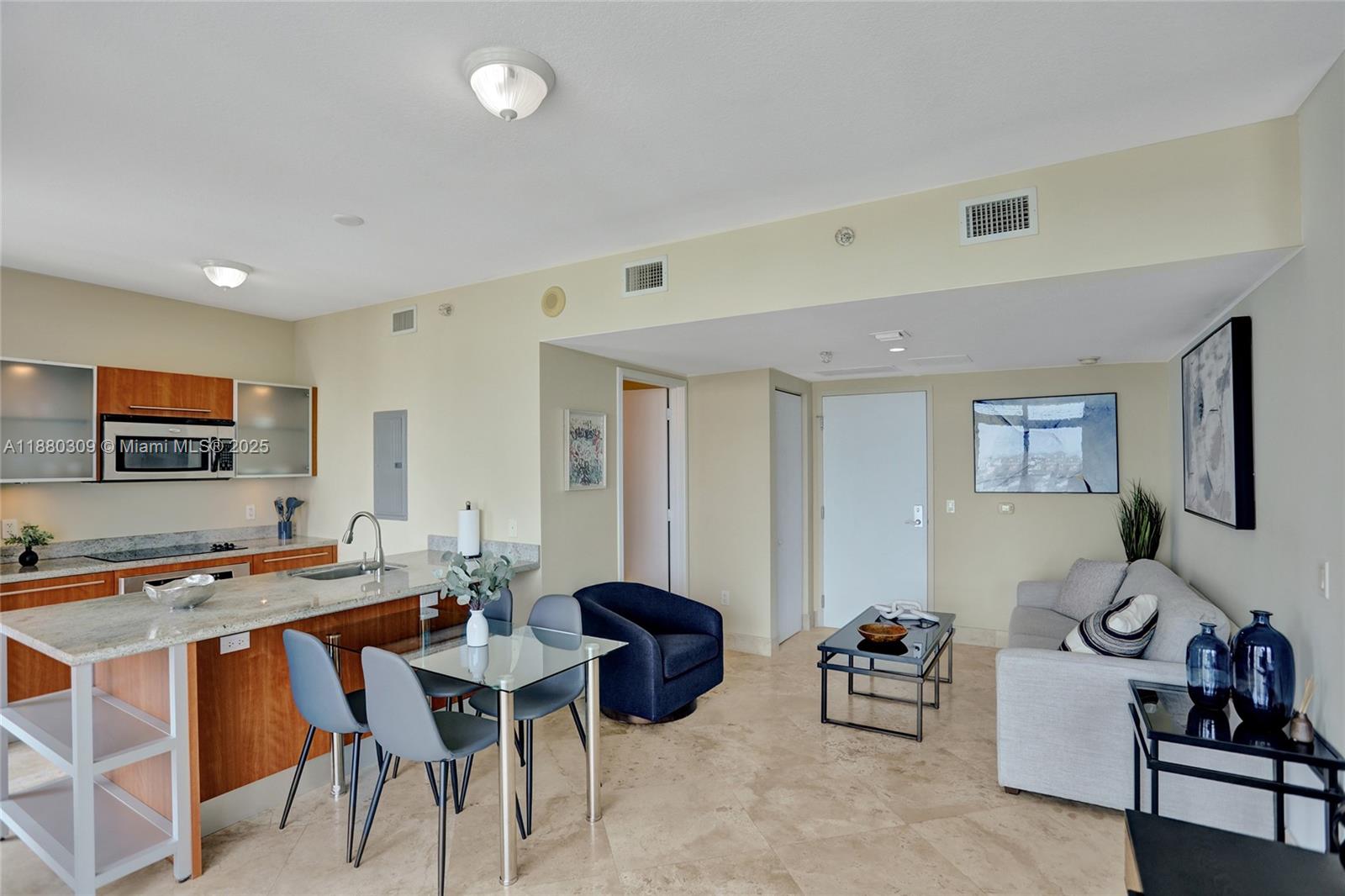 LATITUDE ON THE RIVER CON - Residential