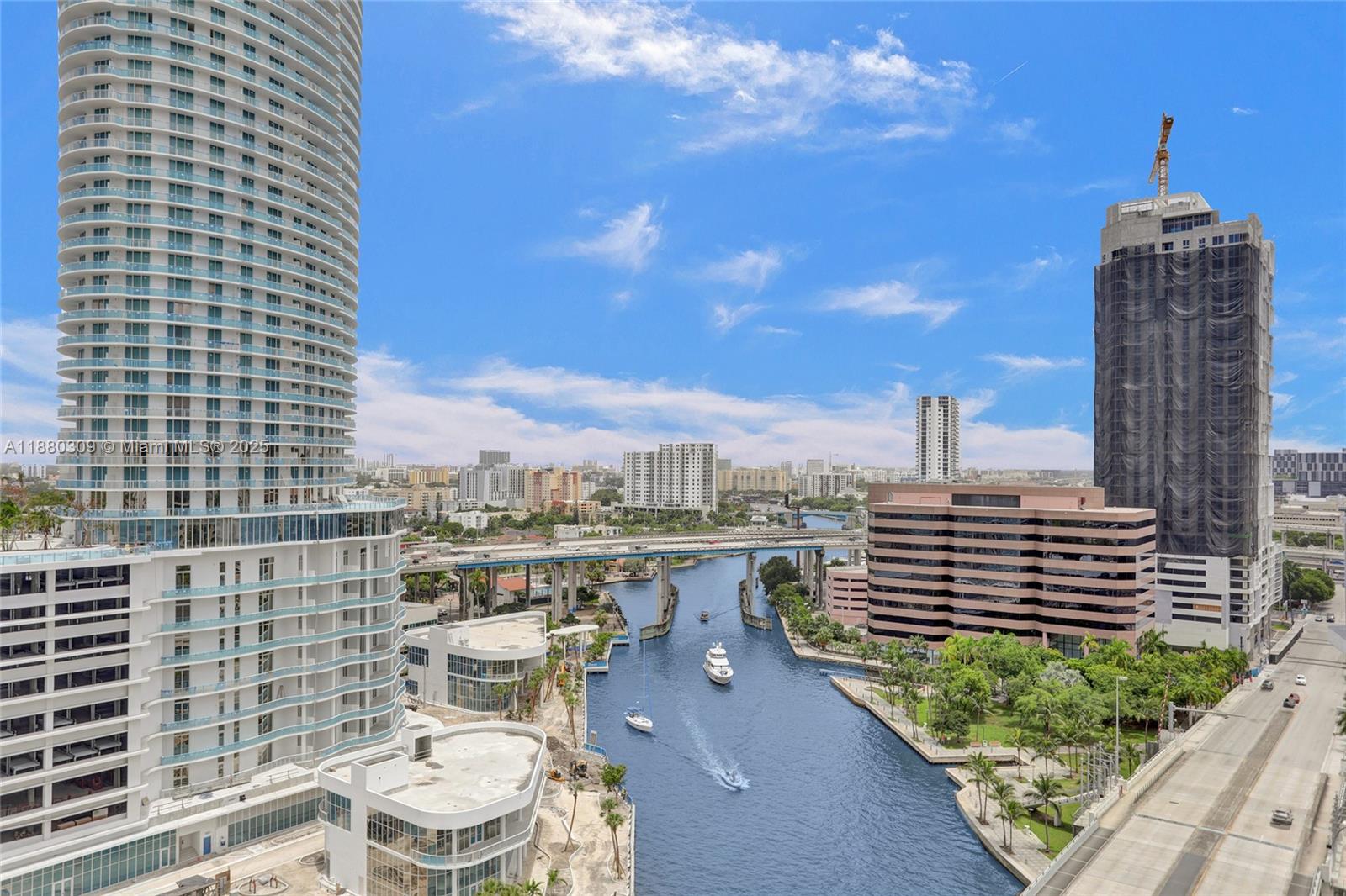 LATITUDE ON THE RIVER CON - Residential
