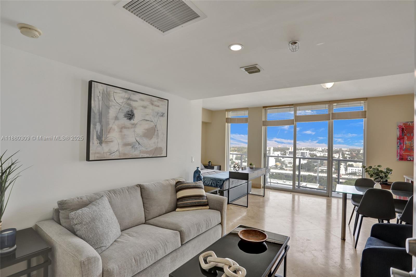 LATITUDE ON THE RIVER CON - Residential