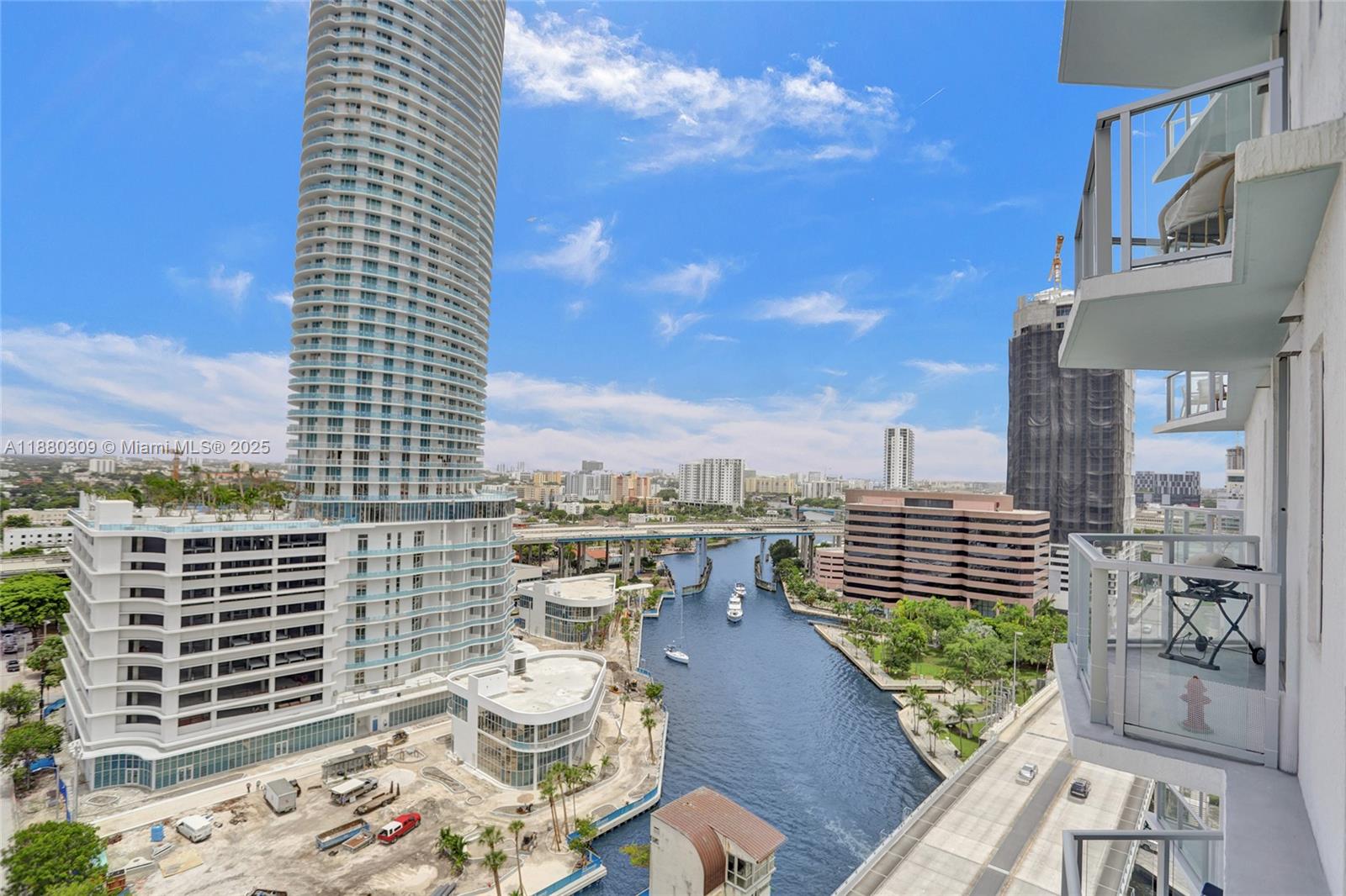 LATITUDE ON THE RIVER CON - Residential