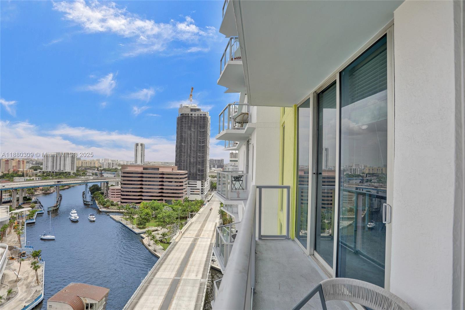 LATITUDE ON THE RIVER CON - Residential