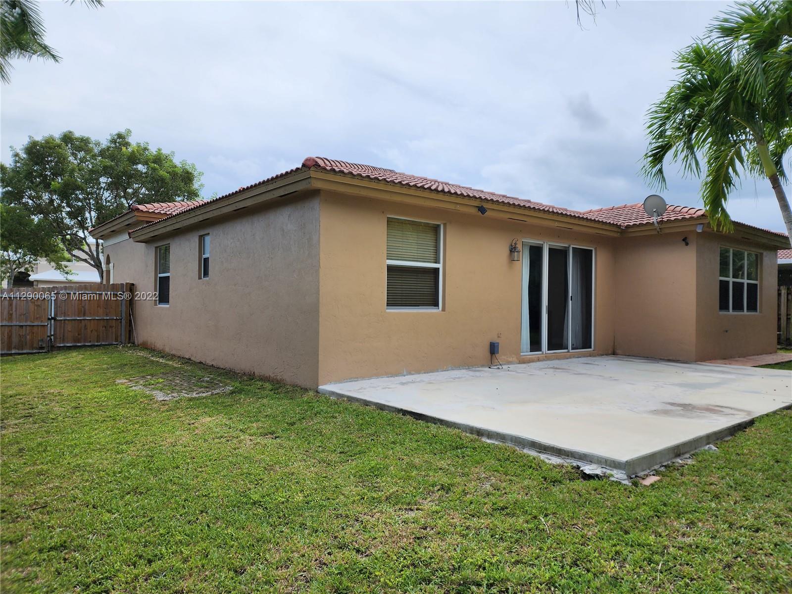 FLORIDIAN BAY ESTATES - Residential