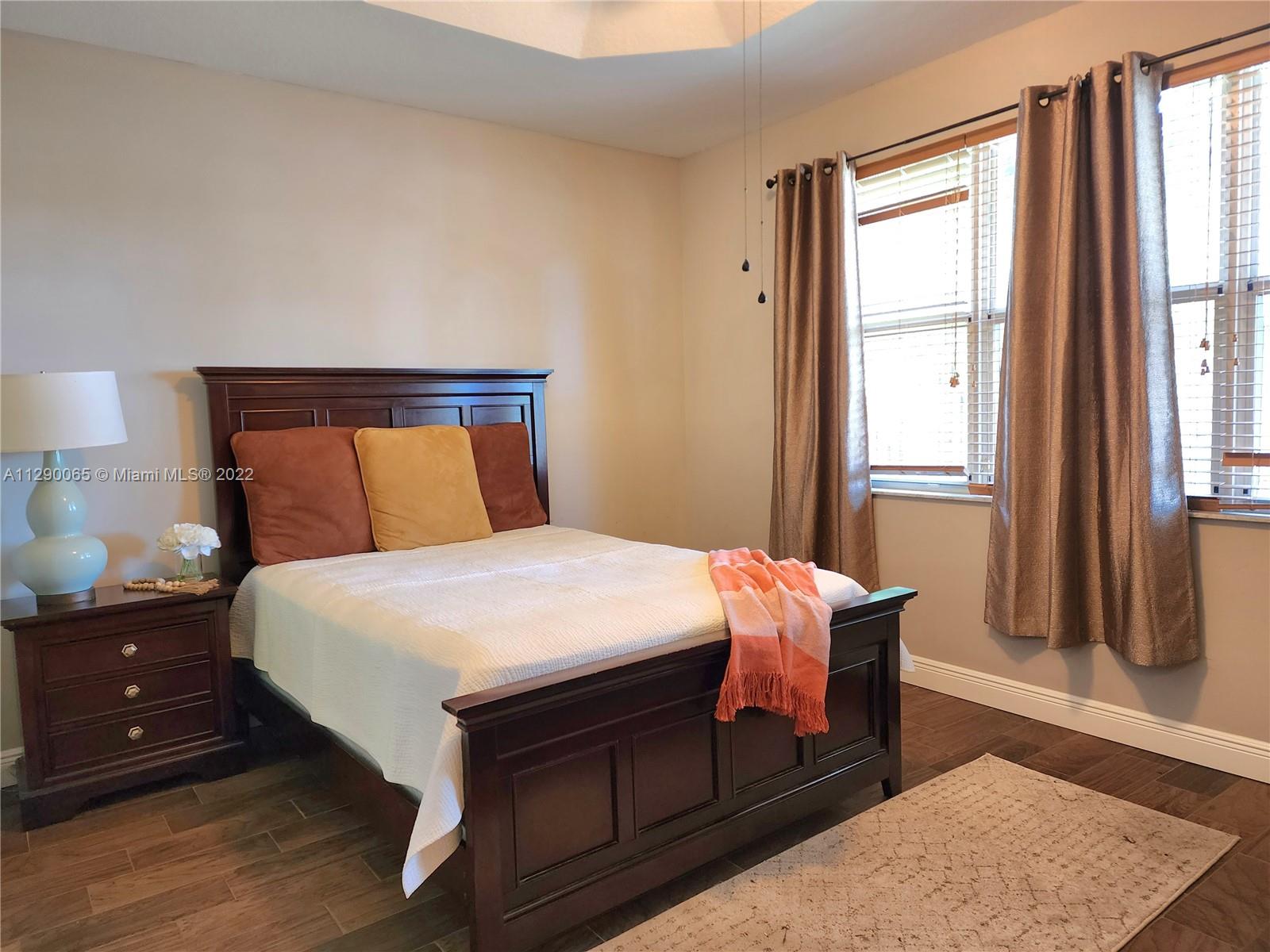 FLORIDIAN BAY ESTATES - Residential