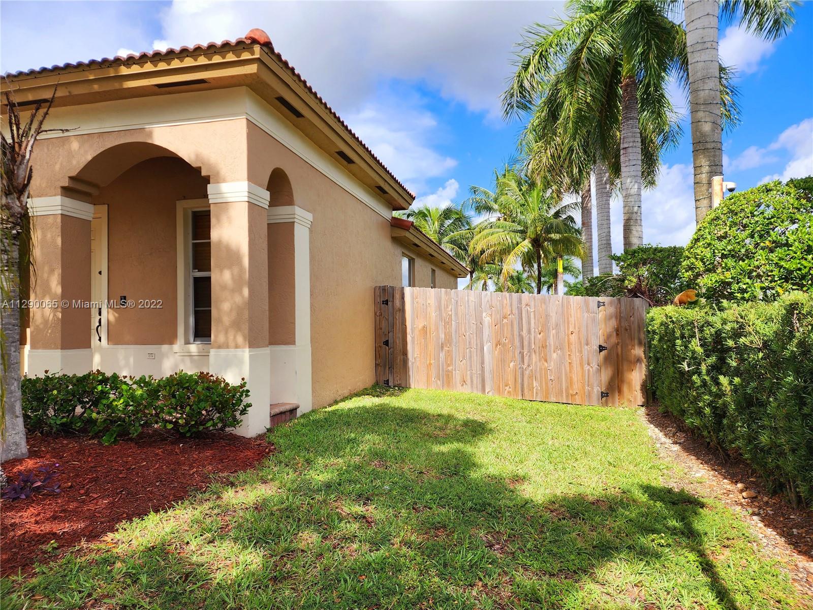 FLORIDIAN BAY ESTATES - Residential