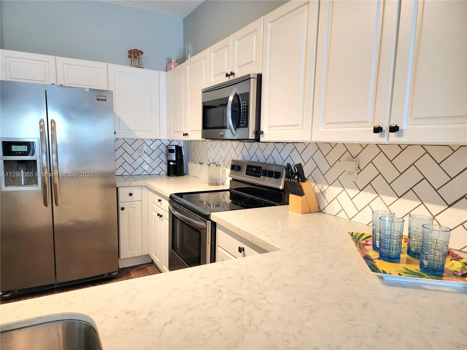 FLORIDIAN BAY ESTATES - Residential