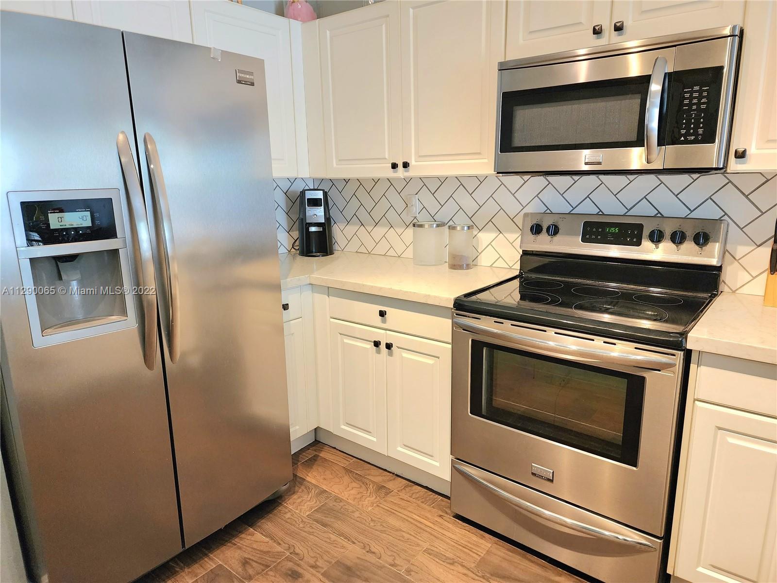 FLORIDIAN BAY ESTATES - Residential