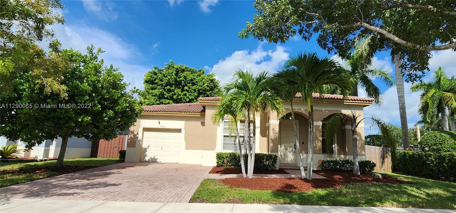 FLORIDIAN BAY ESTATES - Residential