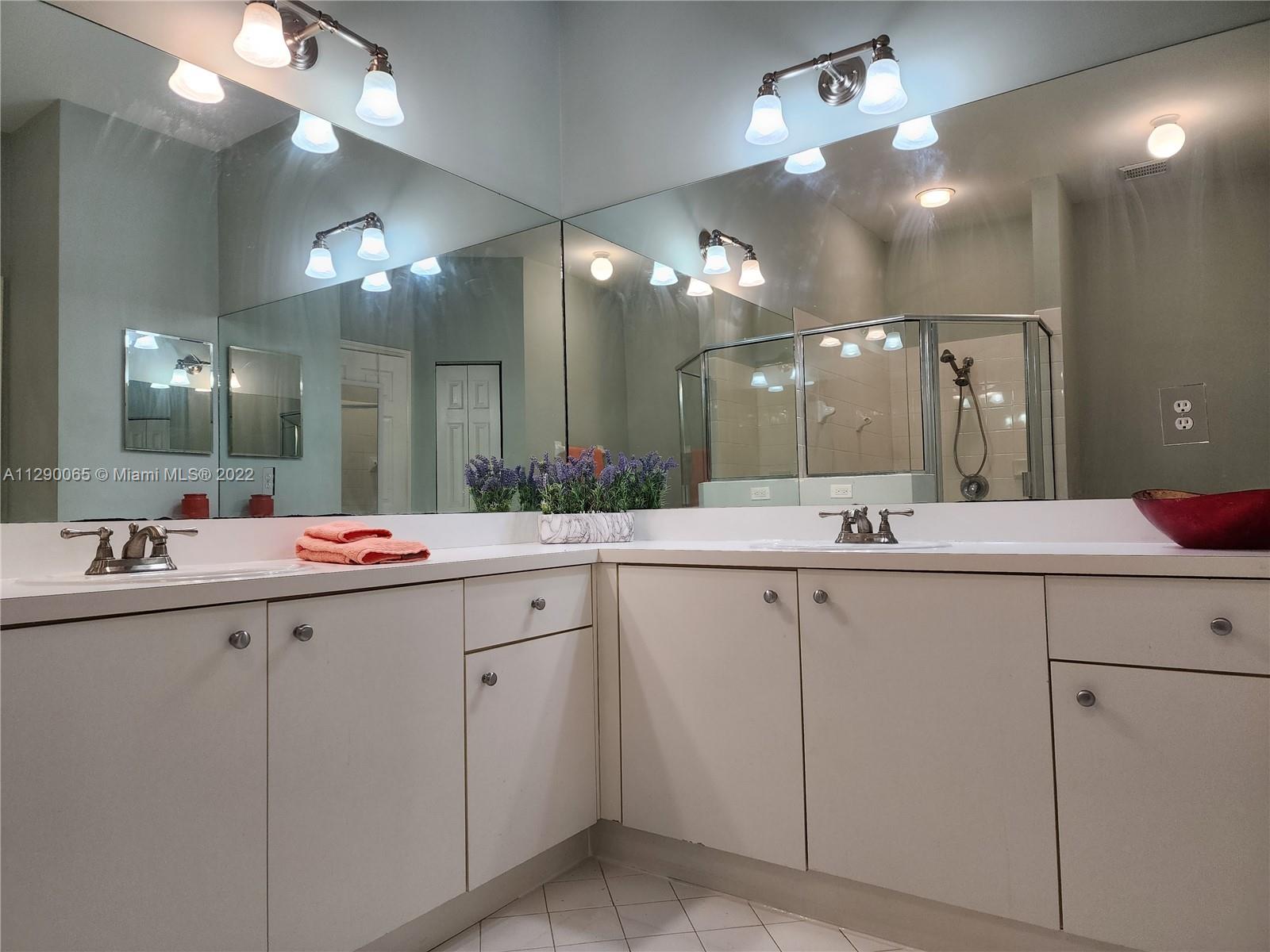 FLORIDIAN BAY ESTATES - Residential