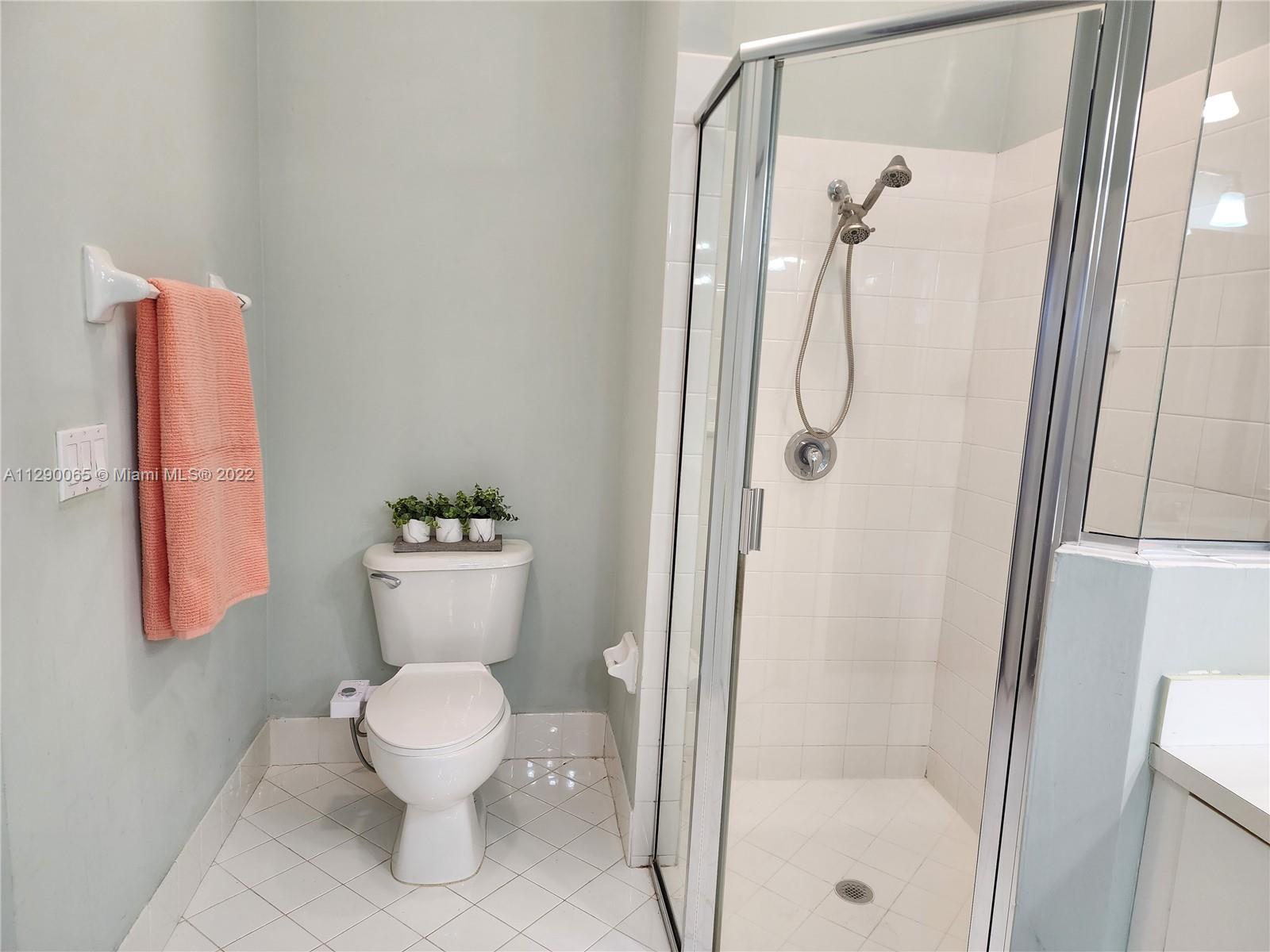 FLORIDIAN BAY ESTATES - Residential