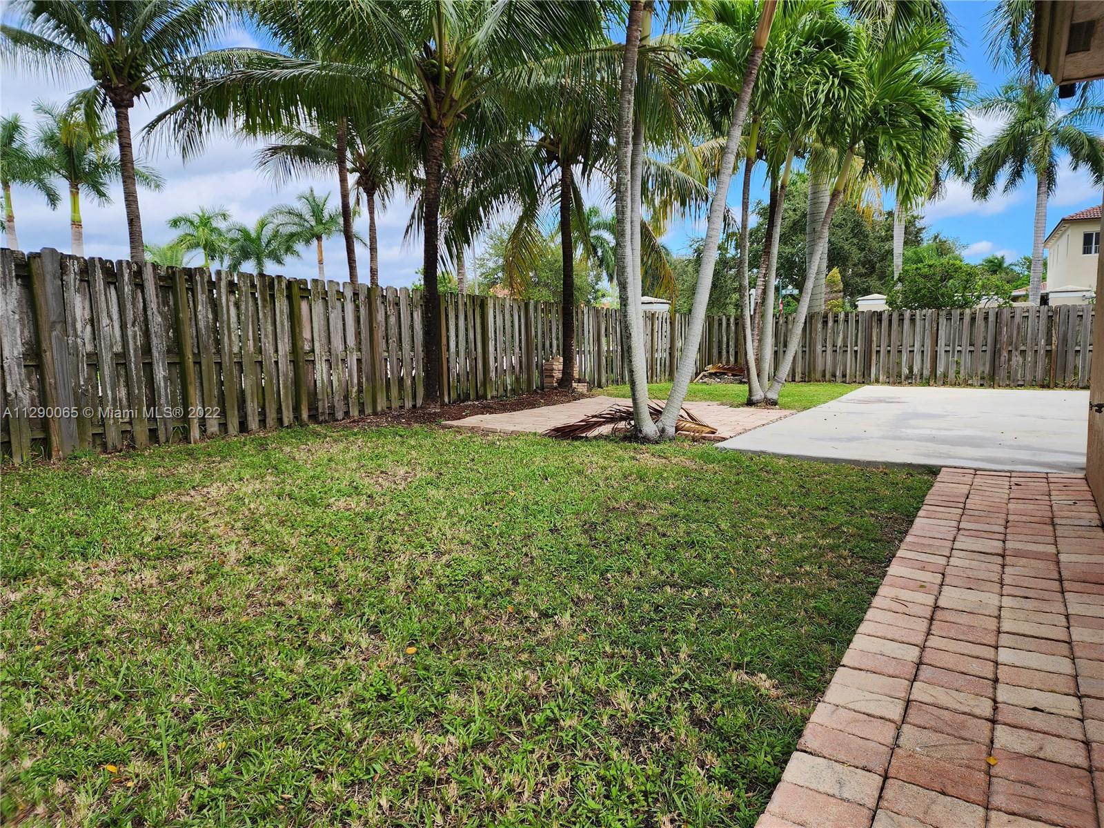 FLORIDIAN BAY ESTATES - Residential