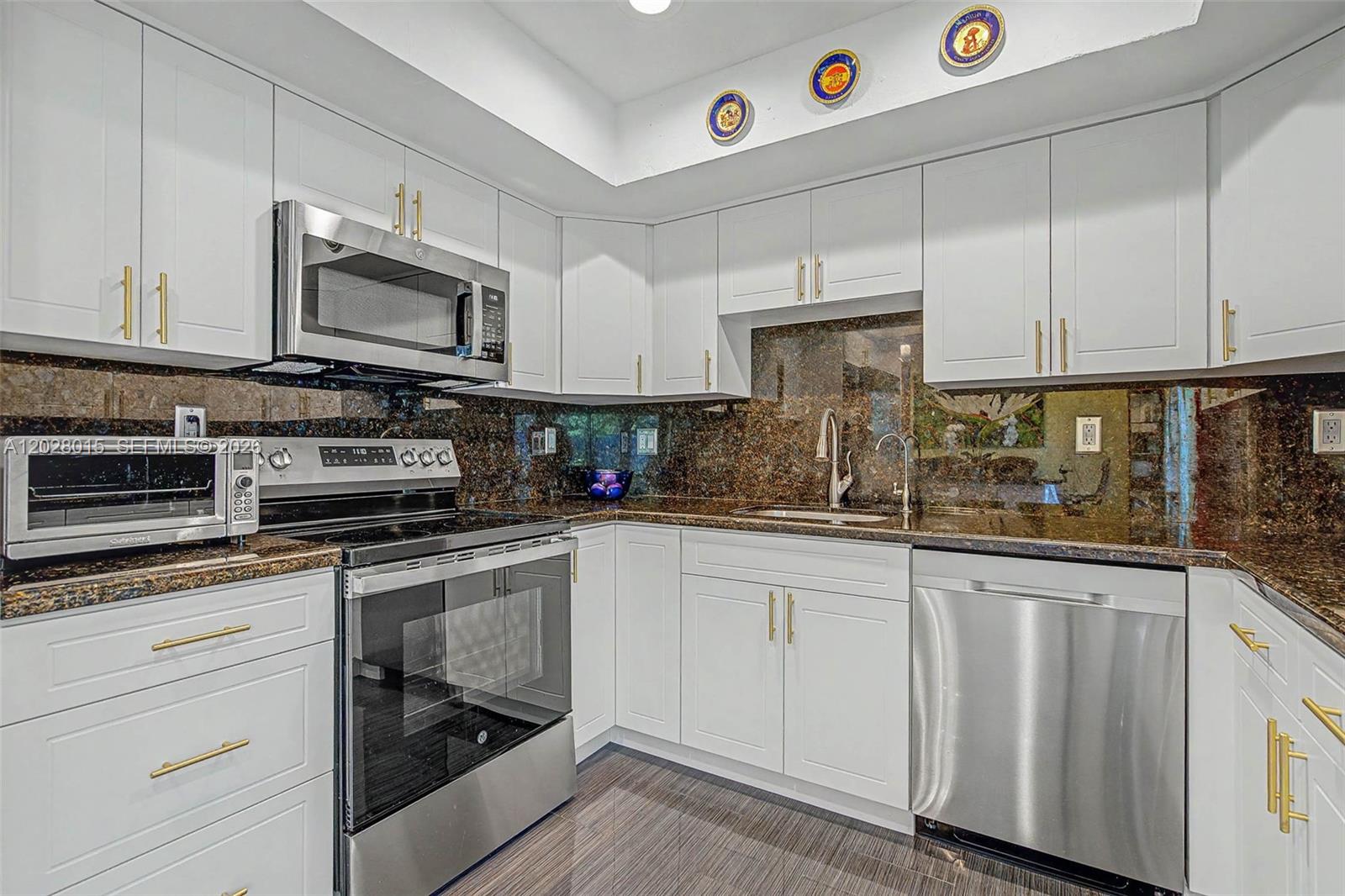 BANYANS OF SOUTH MIAMI CO - Residential