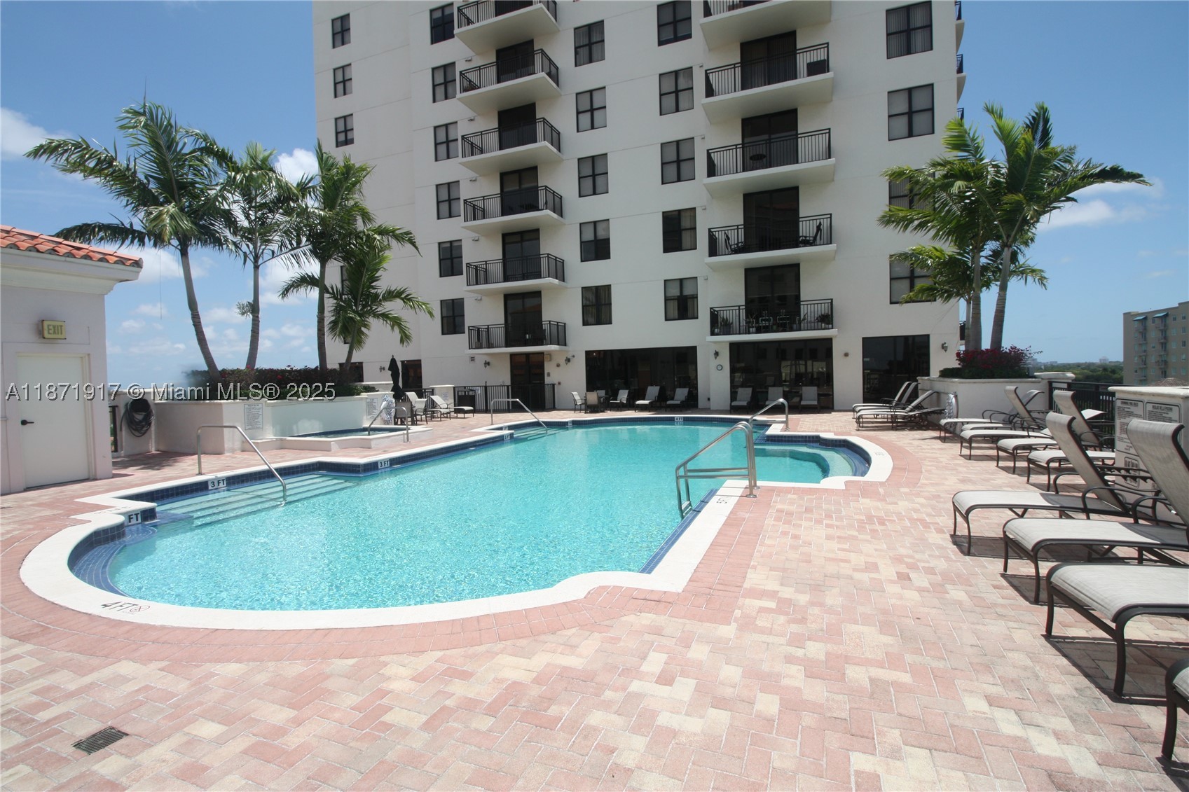 PUERTA DE PALMAS CONDO - Residential