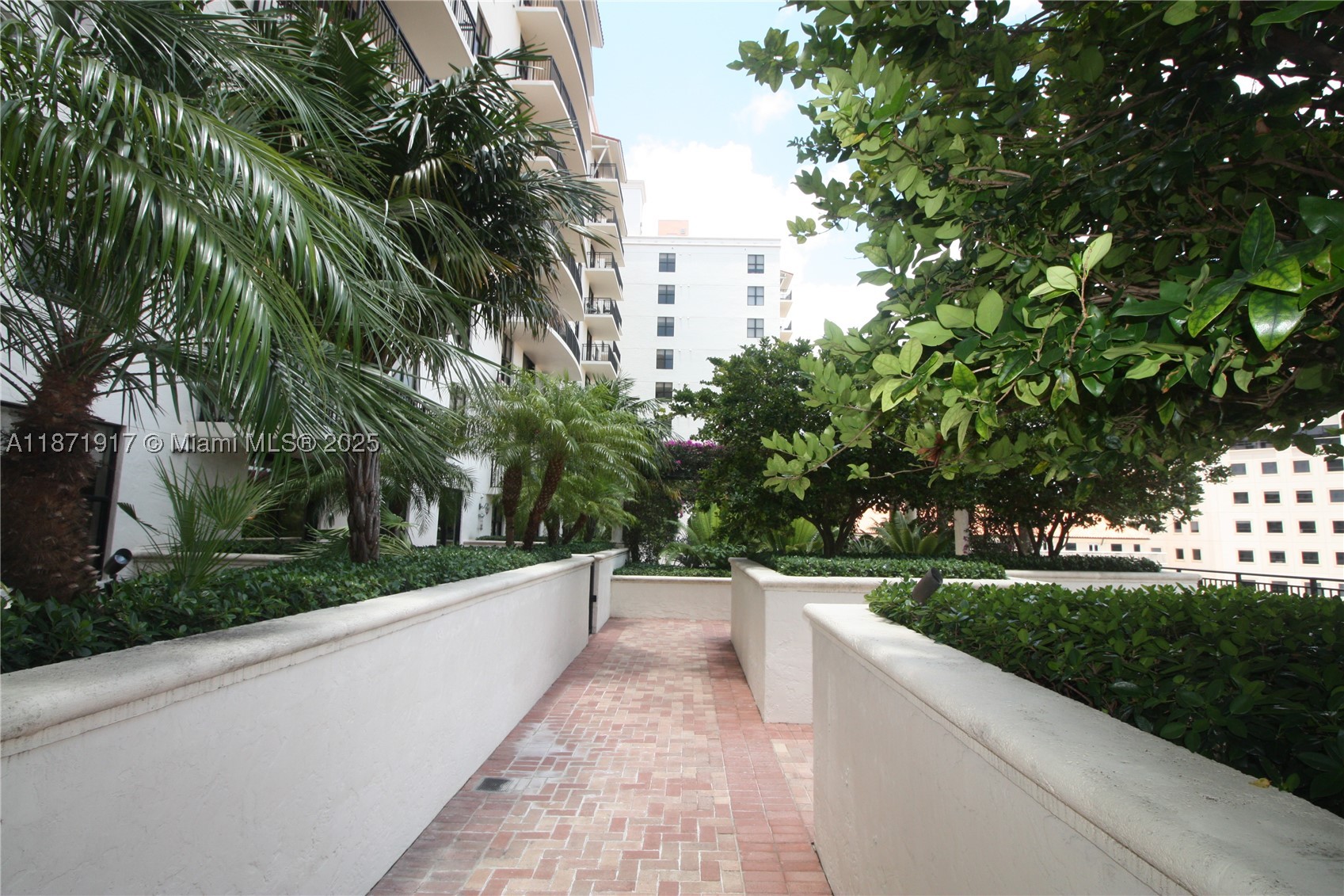 PUERTA DE PALMAS CONDO - Residential
