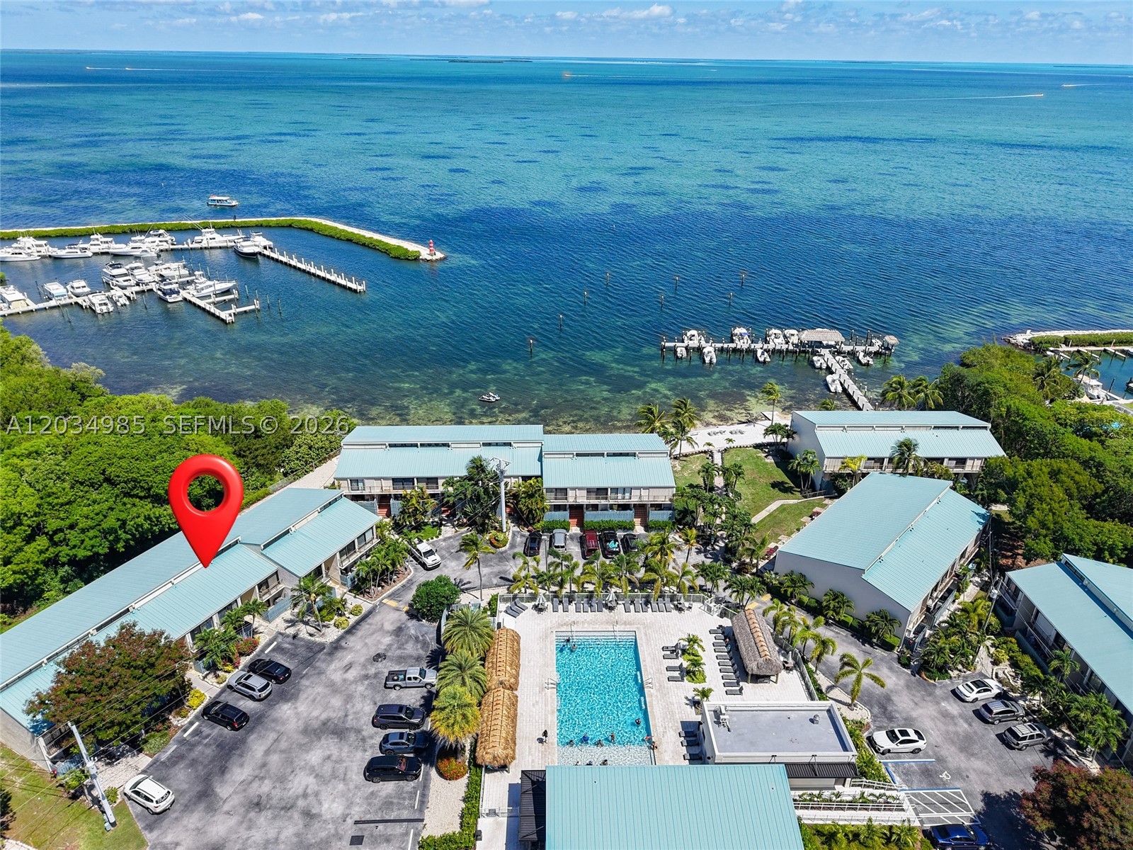 EXECUTIVE BAY CLUB - Residential